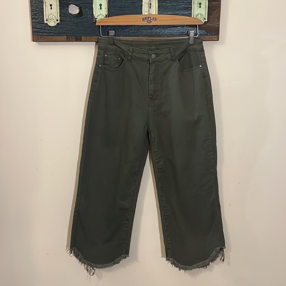 Thursdays Army Green Raw Edge Capri Cropped Jean Pants Size Large - Picture 6 of 15